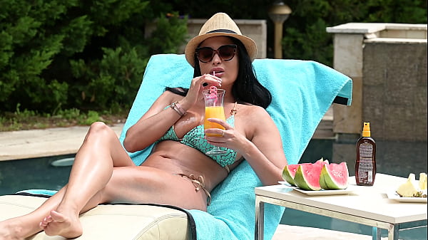 Nonton Sunbathing Hottie Anissa Kate Takes A Titty Cumshot After Poolside Bbc Dp Threesome Gp3254 thumbnail