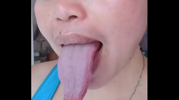 Play MP4 - Long tongue bitch whore