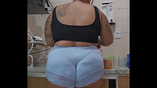 O safado do meu marido chamou essa mo&ccedil;a pra me ajudar em casa s&oacute; porque ela &eacute; bucetuda 