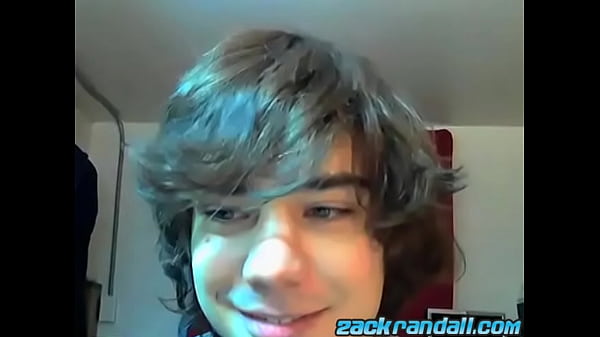 Deviant young amateur masturbates solo 