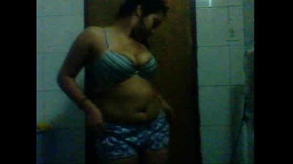 Play MP4 - maia bien hot