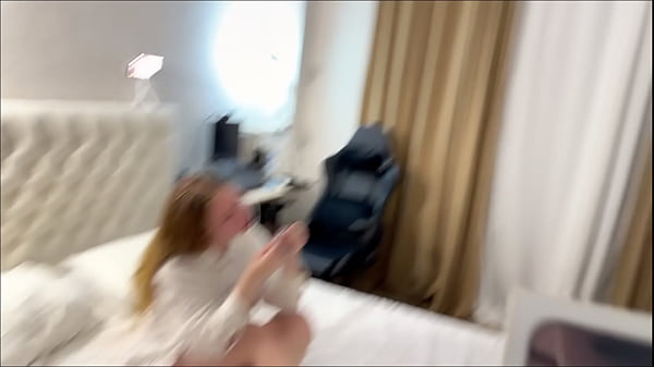 Nonton Part 1: The Guy Promised To Give His Stepsister An Iphone If She Sucked His Big Dick. thumbnail