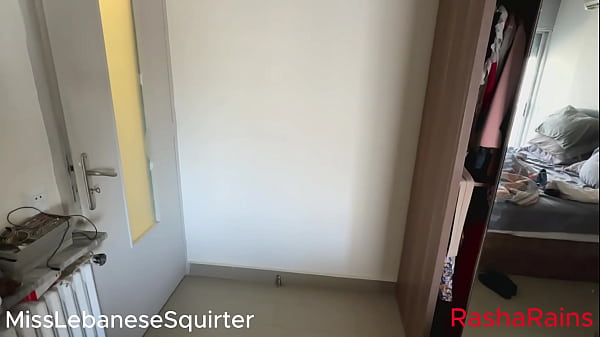 Nonton Misslebanesesquirter - الشغالة الشرموطة عم تلعب بطيزها وكسها وعم تكب المي من كسها كأنها نافورة thumbnail