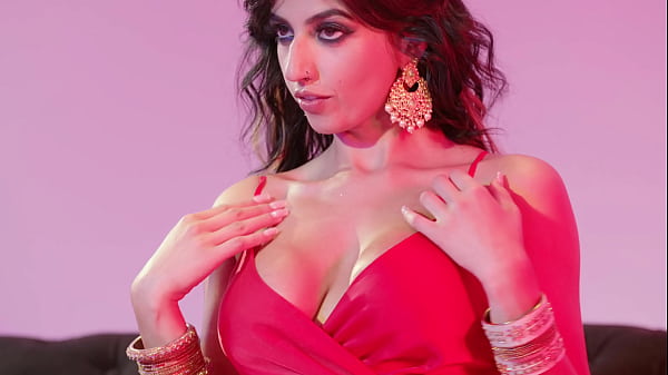 Aaliyah yasin spreads her legs for the pounding she deserves 