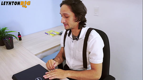 Nonton Me Follo A La Mujer De Mi Jefe En Frente De Mis Compa&ntilde;eras De Trabajo thumbnail