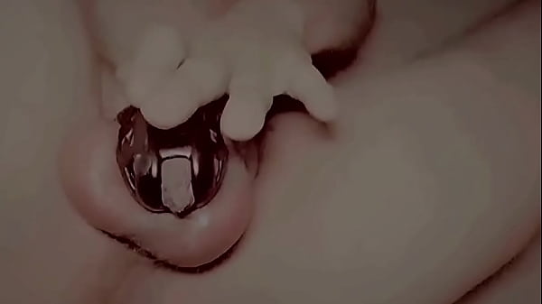 Casting a hombre heterosexual para porno gay y se mete un pepino en su culo 