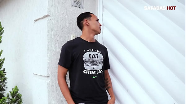 Fodendo A Esposa Do Meu Amigo! thumbnail