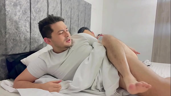 My Straight Friend Lay Down to Watch the Movie... But He Stopped Watching My Ass and Ended Up Fucking Me Delicious in Bed - Passive Big Ass Screaming While Giving Me Bottom Without Stopping 