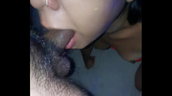 Play MP4 - Hermosa joven llega a casa