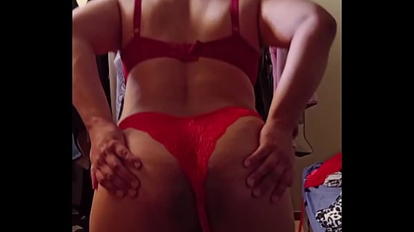 Play MP4 - Modelando mi nueva lencer&iacute;a roja