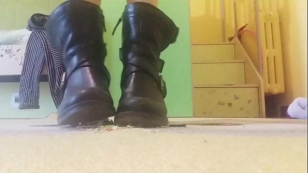 Macchinina rossa dove vai da quale stivale schiacchiato sarai da non perdere