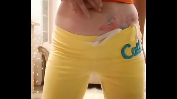 Play MP4 - Golden lemonade in yellow yoga pants &num;pee &num;piss &num;wetpants &num;pantswetting &num;yogapants