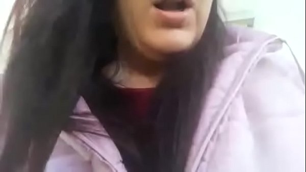 La tua bella fidanzata ha una bella sorpresa sotto i suoi pantaloni vuoi vedere cosa &egrave;? 