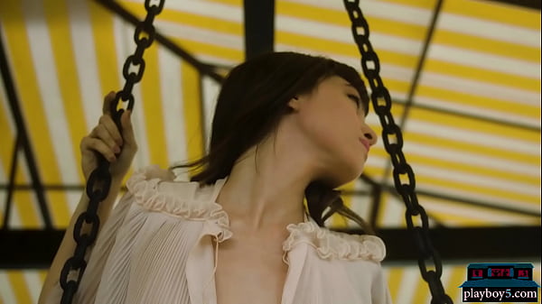 Play MP4 - Gorgeous petite Playboy babe Ivy Rose shows off her amazing ass and body