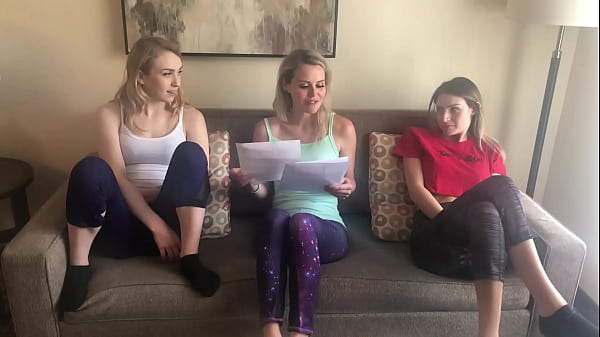 Play MP4 - Girls getting wedgies