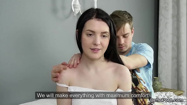 Nice chick opens up tight cunt and loses virginity