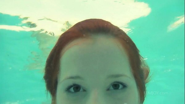 Play MP4 - Dripping wet beauty