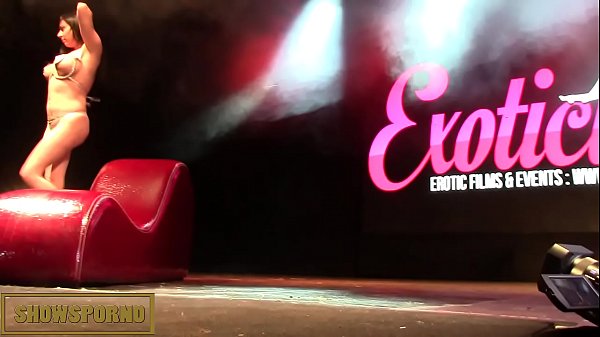 Nonton Busty And Hot Brunette Fucking On Stage thumbnail