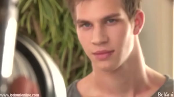 Play MP4 - A must see gay solo video