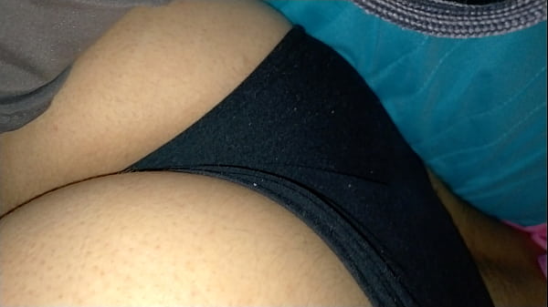 Nalgona con calz&oacute;n metido 