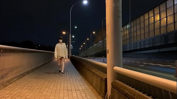 女装まゆの深夜Ｍ字開脚露出 thumbnail