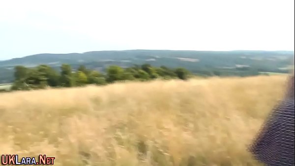 Nonton Heeled Hottie Strapon thumbnail