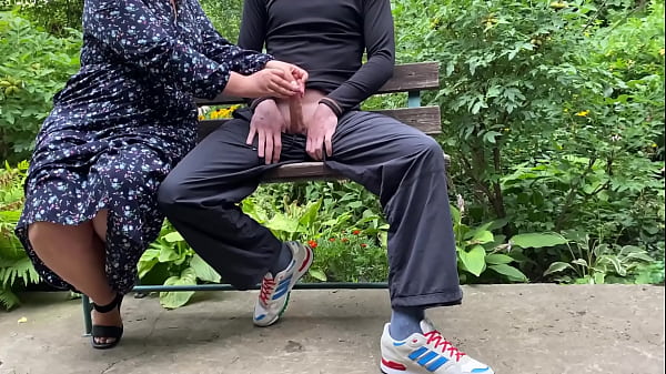 Play MP4 - Curvy mother-in-law made me cum in a condom on the street