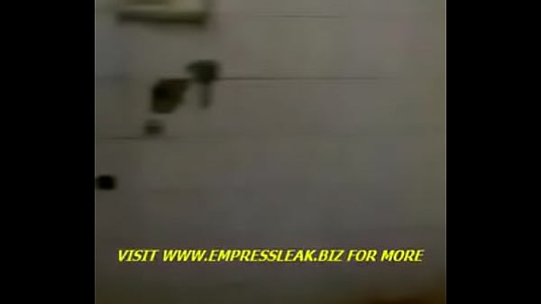 Play MP4 - South African slut takes on four guys