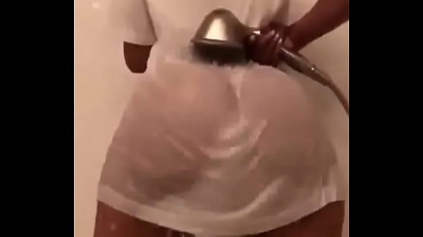 Sexy ass bouncing under wet tshirt