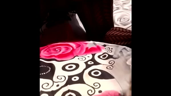 Compilation t&eacute;l&eacute;phonique de elvie slutty s'amusant avec son gode &agrave; l'ext&eacute;rieur de la maison partie 4