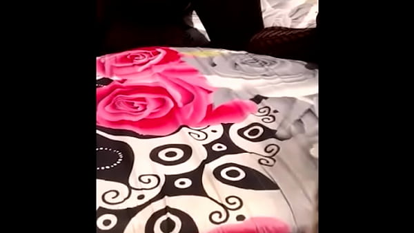 Compilation t&eacute;l&eacute;phonique de elvie slutty s'amusant avec son gode &agrave; l'ext&eacute;rieur de la maison partie 4 