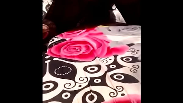 Compilation t&eacute;l&eacute;phonique de elvie slutty s'amusant avec son gode &agrave; l'ext&eacute;rieur de la maison partie 4