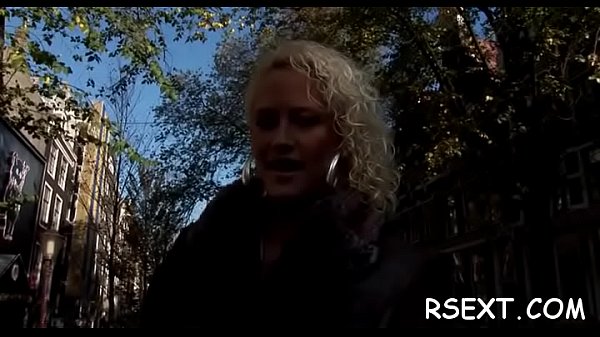 Hottie takes it up the arse 