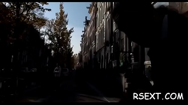 Hottie takes it up the arse 