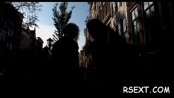 Hottie takes it up the arse 