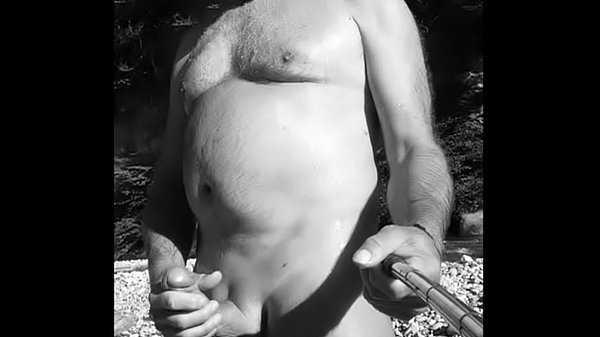 Play MP4 - nudist erection selfie
