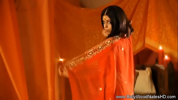 Bathing So Sensual Milf From India thumbnail