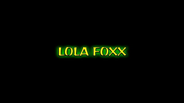 Nonton Lola Foxx Loves Getting Massaged And Fucked thumbnail