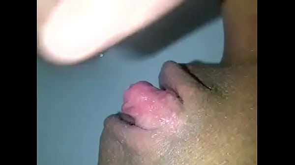 Play MP4 - Enfiando o cabo e gozando