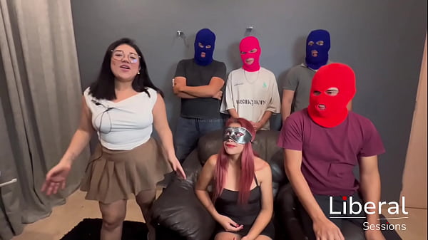 Nonton Flaquita Hotwife Jugando Botella Con Singles Y Su Cornudo Esposo, Le Mama La Verga A Todos thumbnail