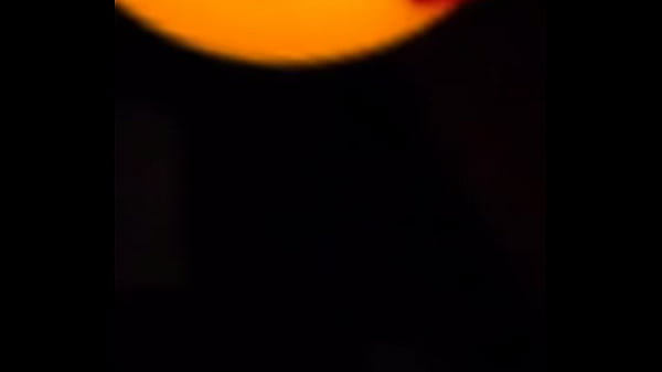 Se masturva y no muestra su cara