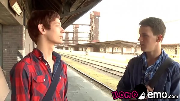 Play MP4 - Bareback pounding with two young twinks with tight asshole