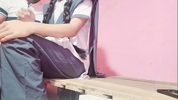 Play MP4 - इंडियन लड़की को ट्यूशन पढ़ाने वाला सर ने है उसको पेल दिया