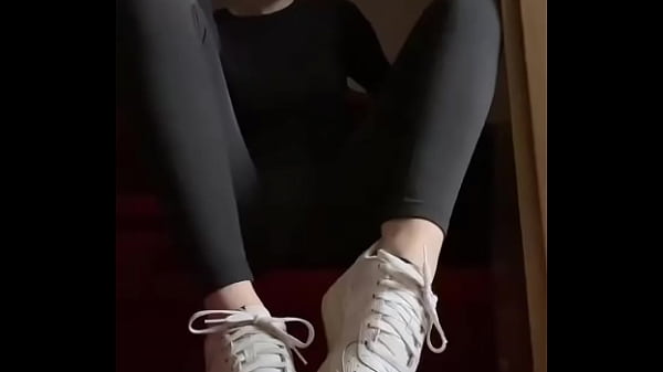 Nonton Have A Nice Thursday! ?lie Down And Enjoy My Sweaty Feet! #blacksocks #feet #nikeairforce #fetisch ... thumbnail