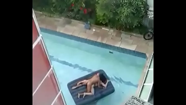 Caiu na net trepando na piscina 