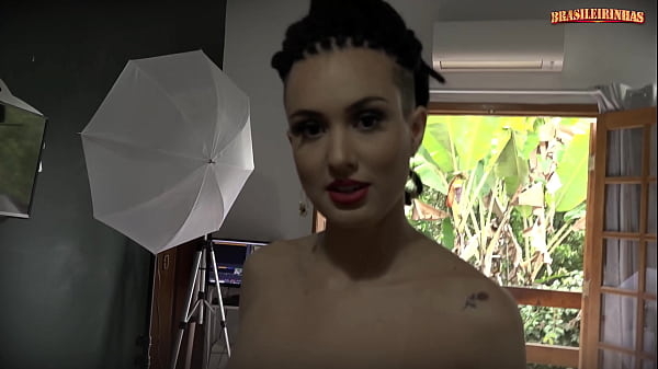 Luara Amaral seducing in a_Photoshoot