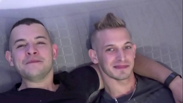 Sexu Jeune Mec Bais&eacute; Par Son Pote thumbnail