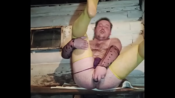 Разнёс свою анальную дырку огромным черным членом! 