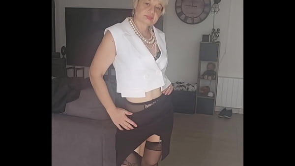 Que pense tu de_ma tenu_pour allez au travaille_tu tiendrait la_journée_avant de