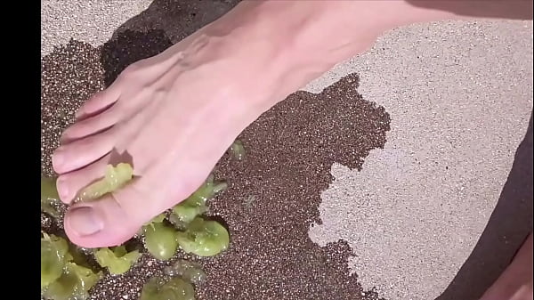 Trailer foot food crush by sexy milf 